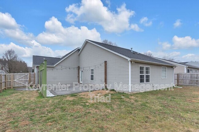 Building Photo - 540 Lake Way