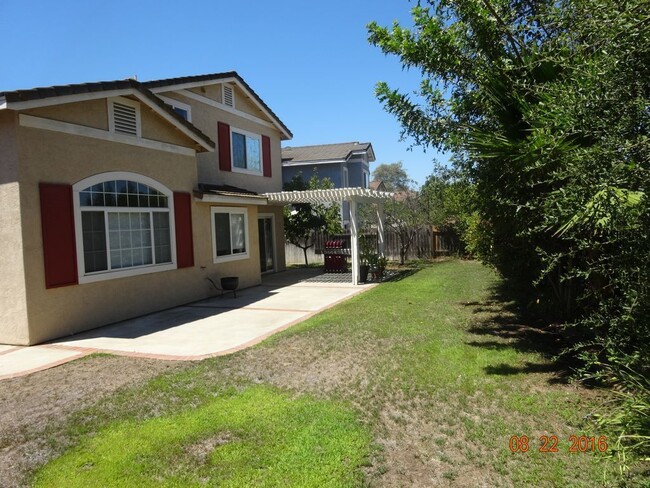 Building Photo - 4 Bedroom House