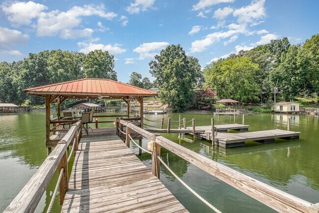 Building Photo - Waterfront– Fully Furnished on Lake Norman...