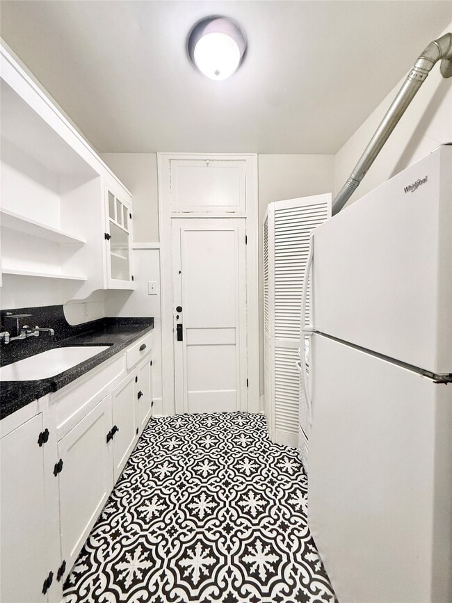 Building Photo - 1126 Berthea St