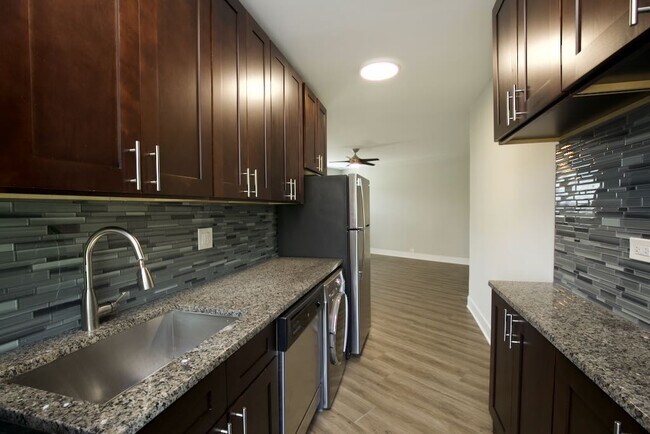 Building Photo - 735 Judson Ave