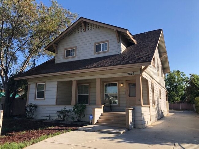 Building Photo - Two Story Home - 7 Bedrooms and 4 Bathroom...