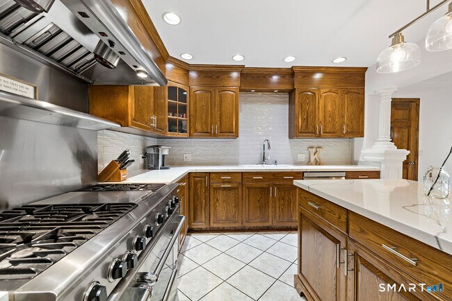 Building Photo - 14 Plymouth Ave