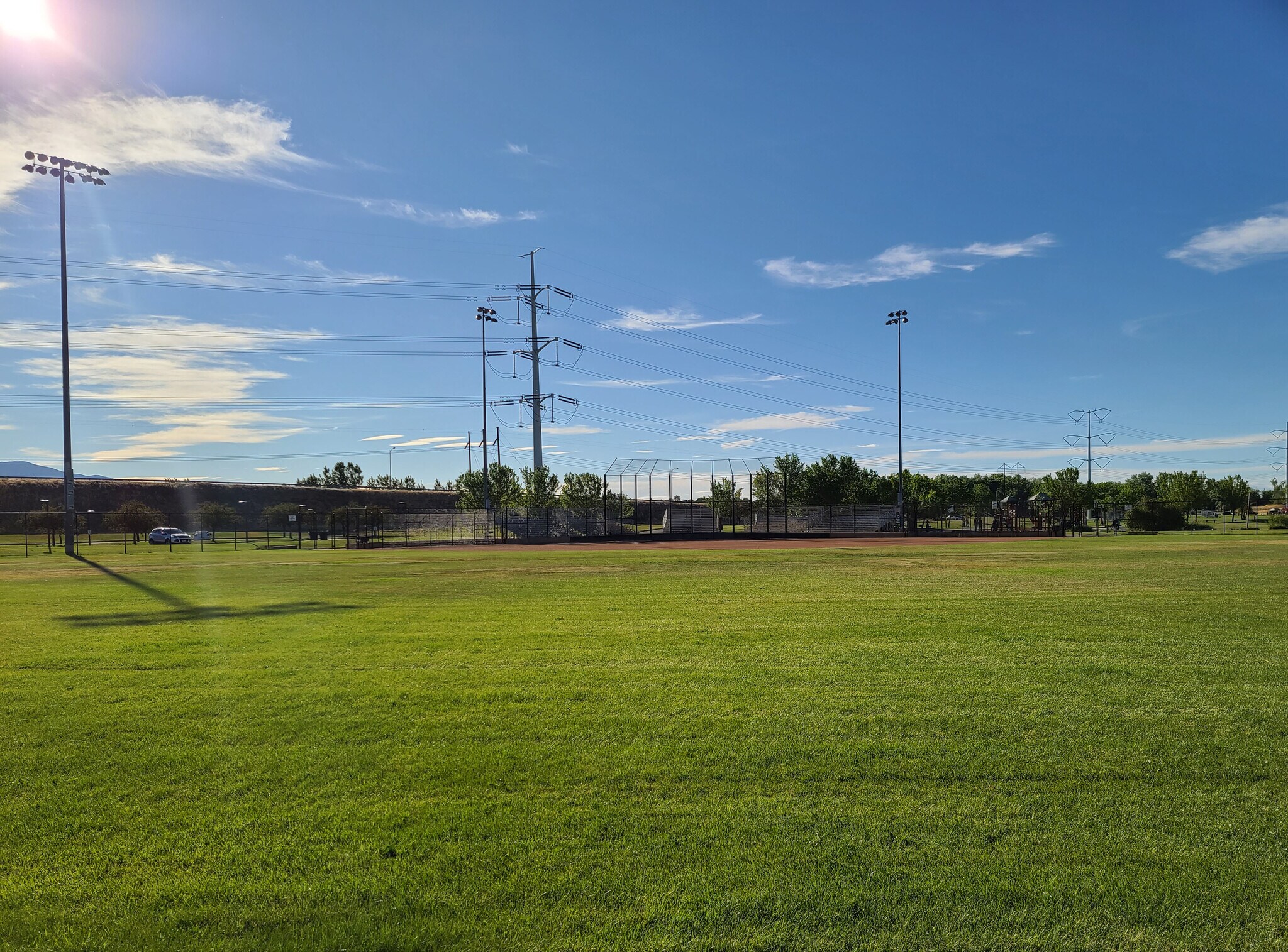 Building Photo - 940 W Red Oaks Dr