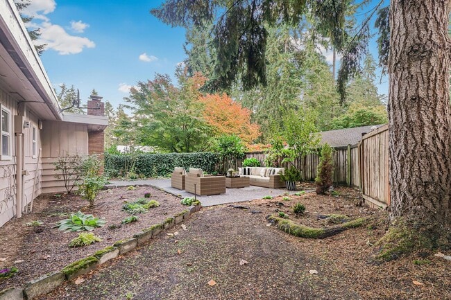 Building Photo - Fully Renovated & Very | Huge Yard | New HVAC | Lease w/ Option to Buy