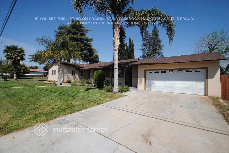 Building Photo - 615 N Sycamore Ave