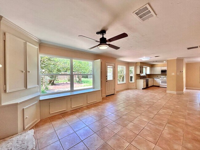 Building Photo - Beautiful and Spacious 3 BR / 2.5 BA Home ...