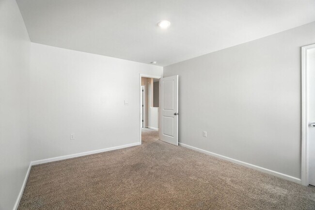 Building Photo - Stunning home, Move-in Ready!