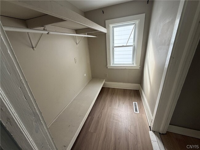 Building Photo - 135 Culbert St