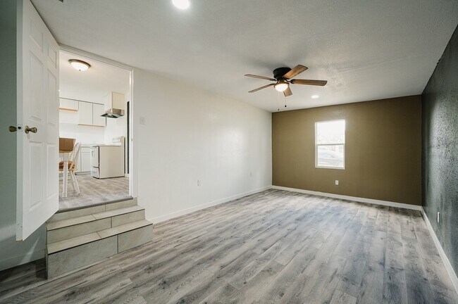 Building Photo - 3106 Eisenhower Rd