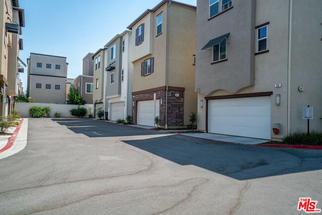 Building Photo - 515 Daniel Freeman Cir
