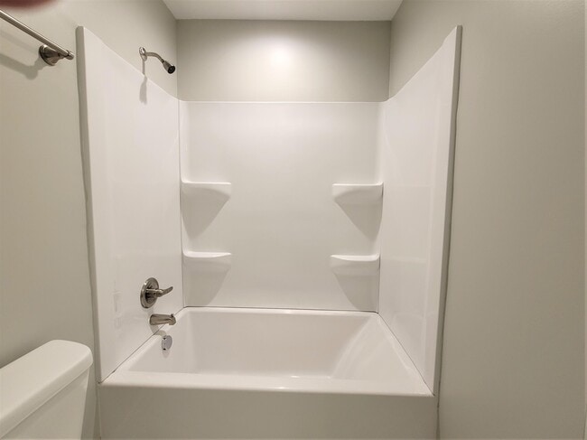 Building Photo - 1140 E Breckenridge St