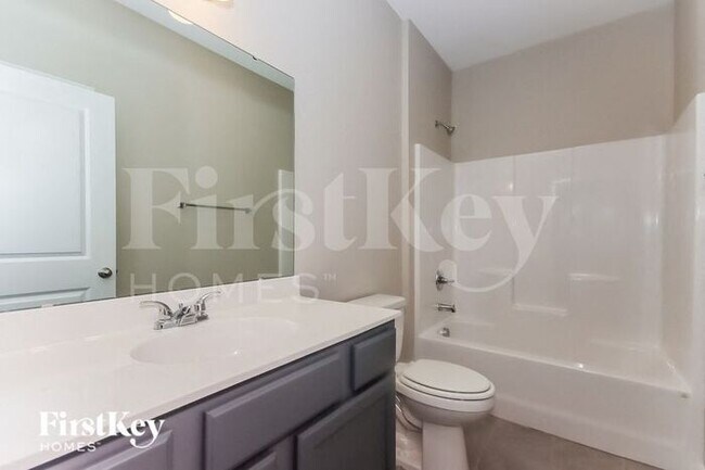 Building Photo - 7779 Creek Park Dr