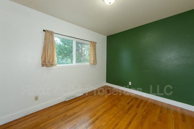 Building Photo - 4507 E 10th St