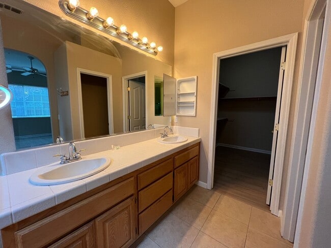 Building Photo - Charming Home Located in the Heart of Folsom