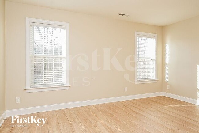 Building Photo - 649 Woodlake Park Dr