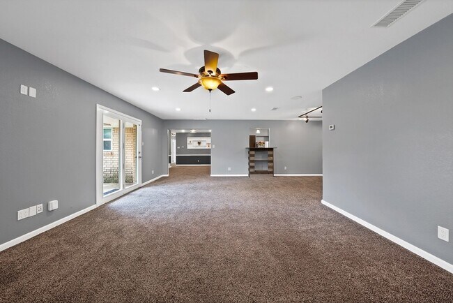 Building Photo - 1103 Wildwood Dr
