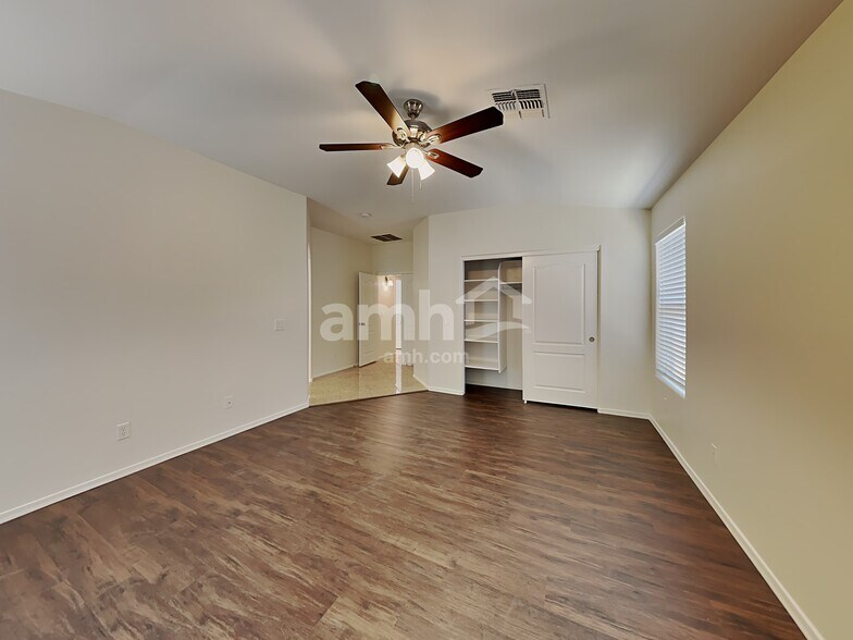 Building Photo - 3933 E Mica Rd