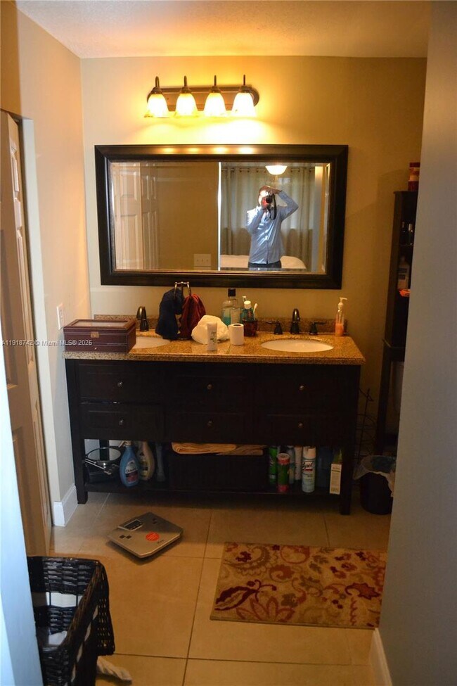 Building Photo - 9727 Hammocks Blvd