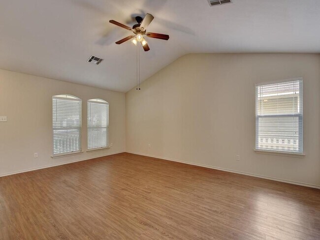 Building Photo - 136 Strawn