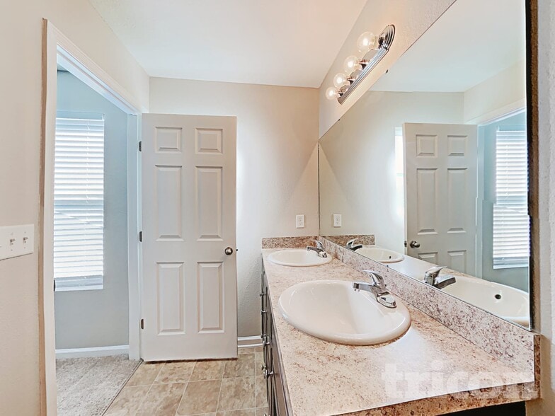 Building Photo - 1354 Sarahs Landing Dr