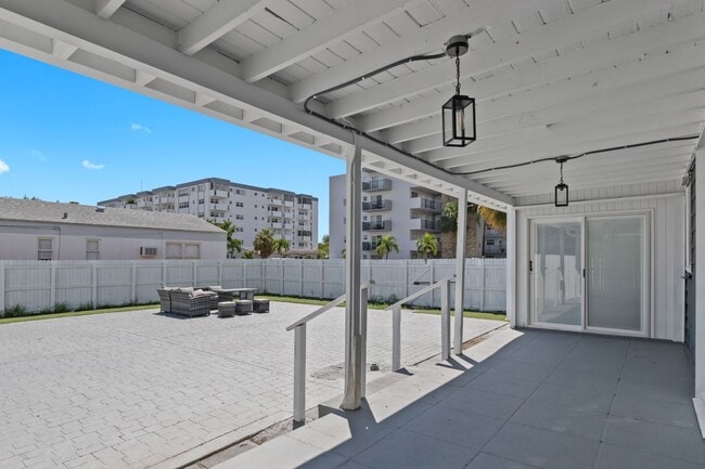 Building Photo - Charming 2-Bedroom Single-Family Home with...