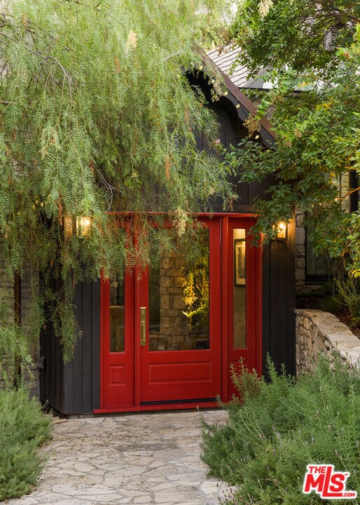 Building Photo - 4880 Queen Florence Ln