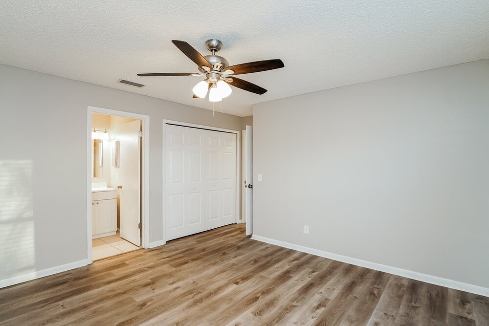 Building Photo - 5484 Park Vale Blvd