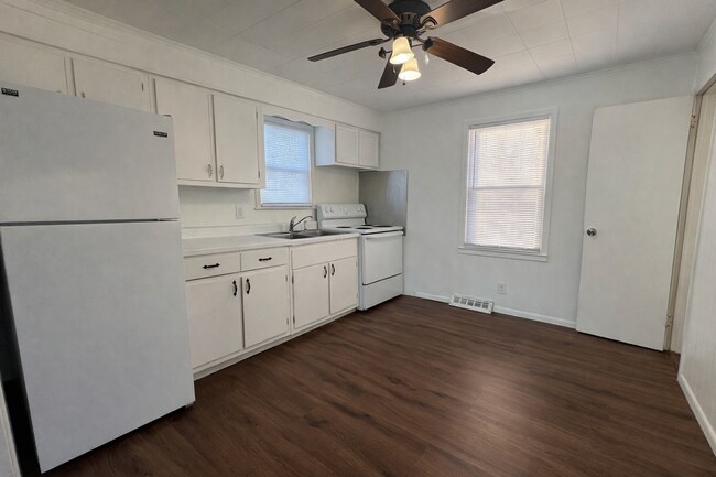 Building Photo - 501-503 River Road