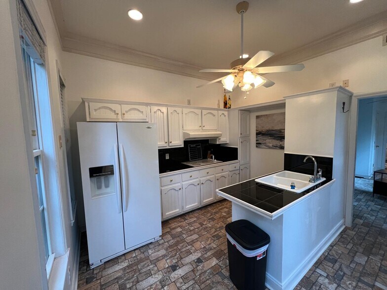 Building Photo - 1430 Alford Ave