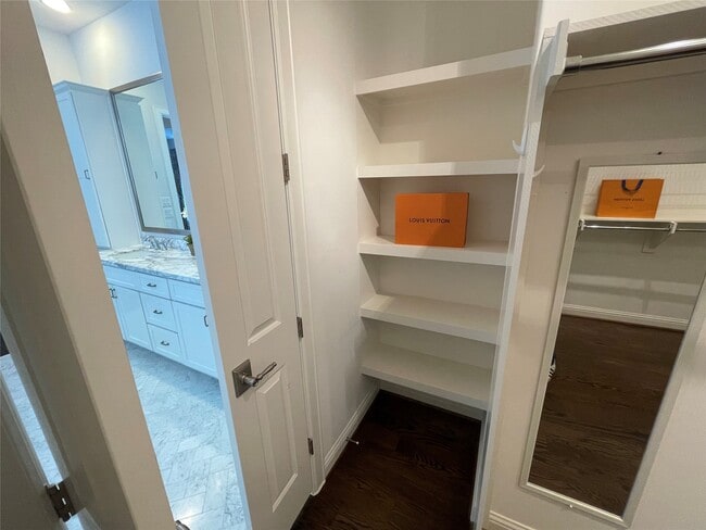 Building Photo - 15622 Broad St