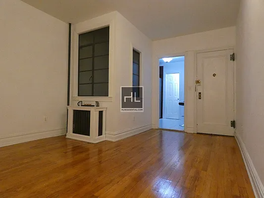 Building Photo - 211 E 88th St