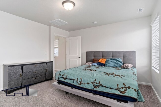 Building Photo - West Haven Utah 3 Bedroom 2.5 Bathroom Home!