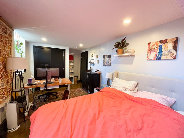 Building Photo - 444 Western Ave