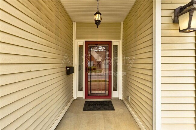 Building Photo - 1033 Pinehurst Dr