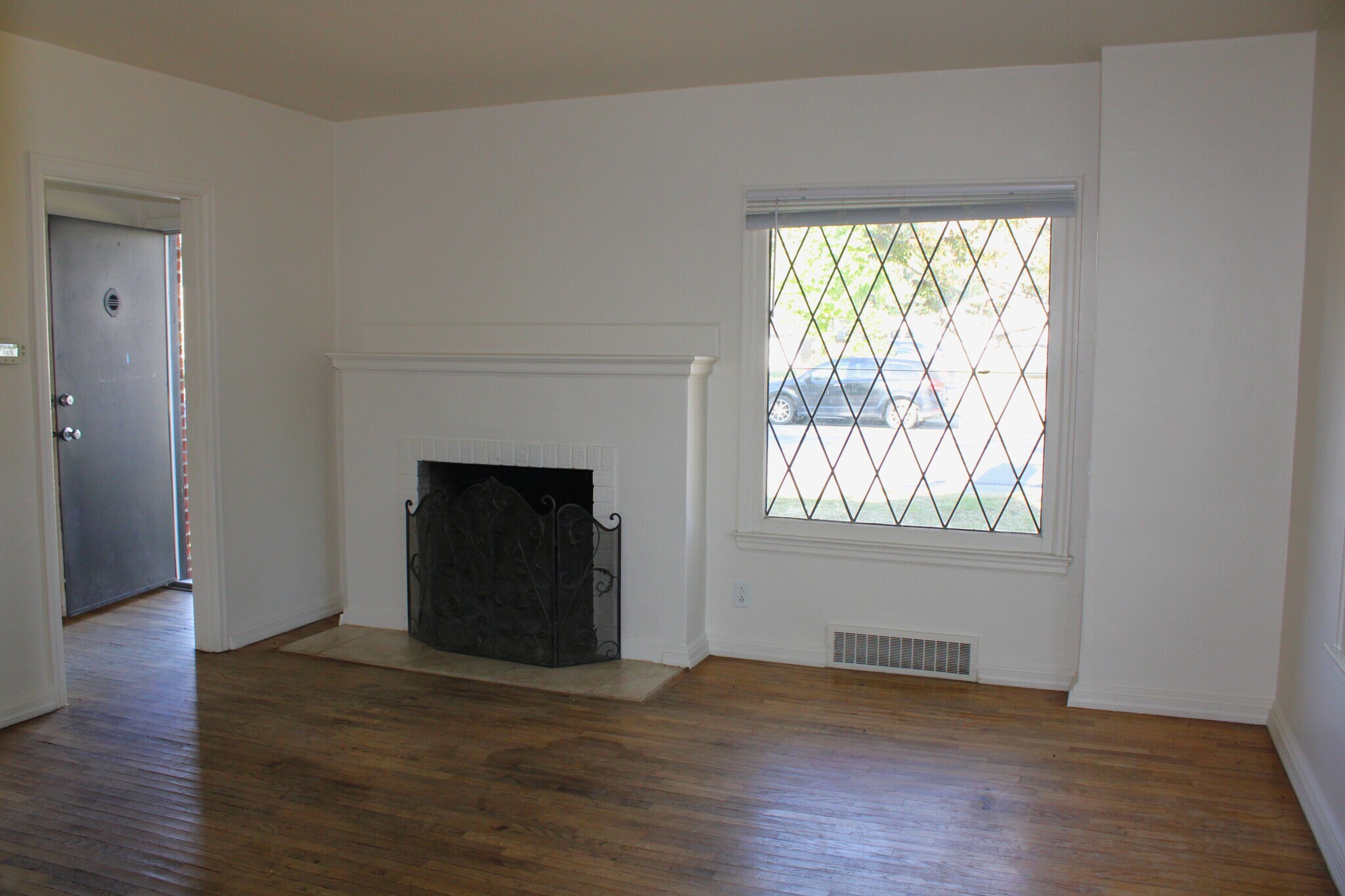 Building Photo - 1309 Princeton Ave N