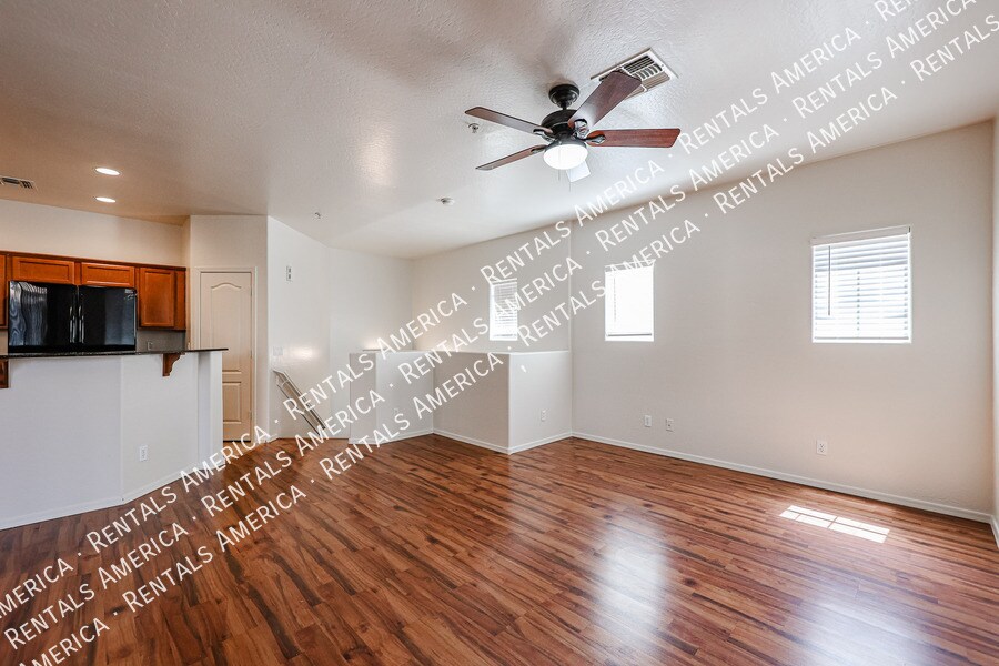 Building Photo - 7503 S 30th Run