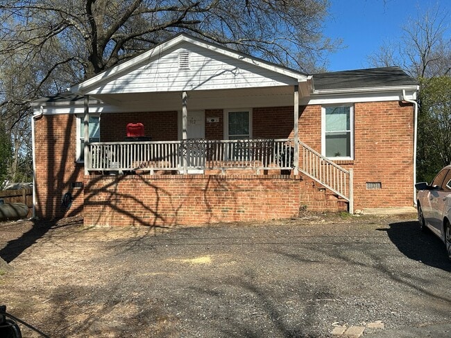 Building Photo - 912 Plyler St
