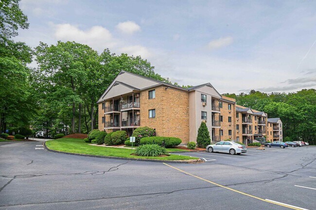 Building Photo - 23 Country Club Dr