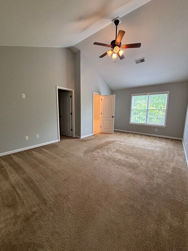 Building Photo - 402 Beaumont Cir