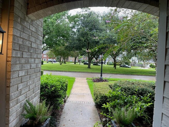 Building Photo - 2215 Mill Creek Dr