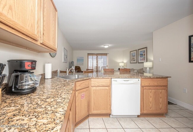 Building Photo - TDY & Snow Birds 2/1.5!