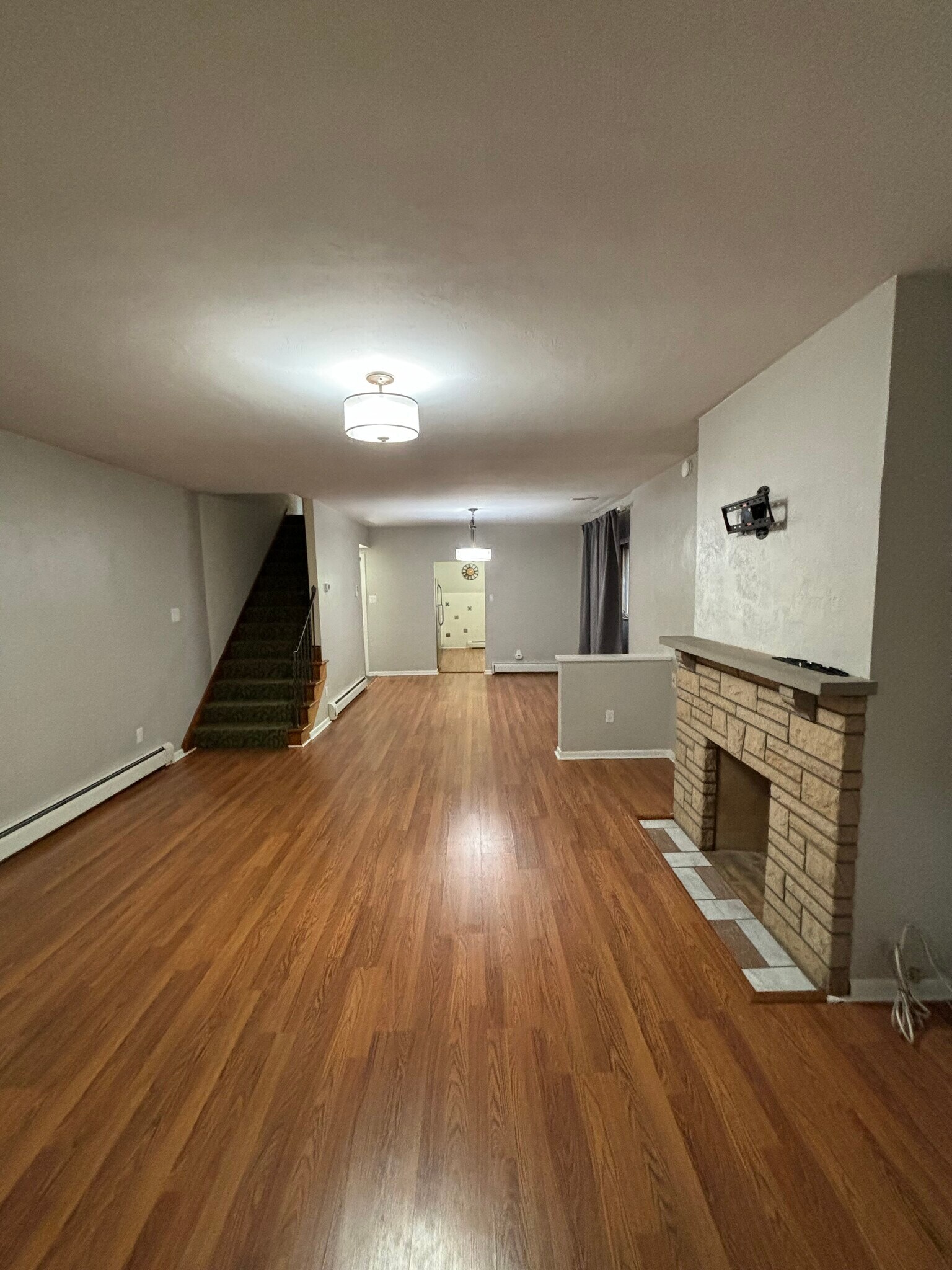 First floor - 166 Southern Ave