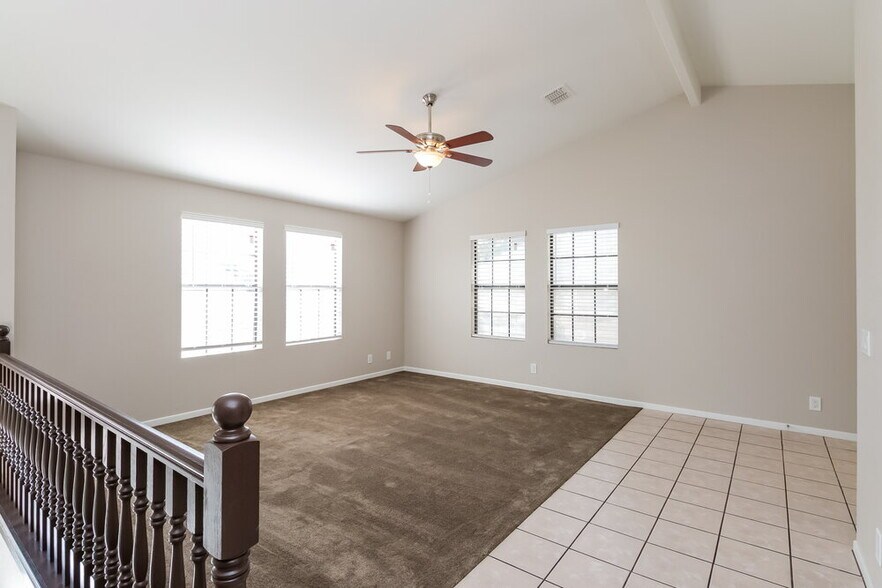 Building Photo - 921 S Val Vista Dr