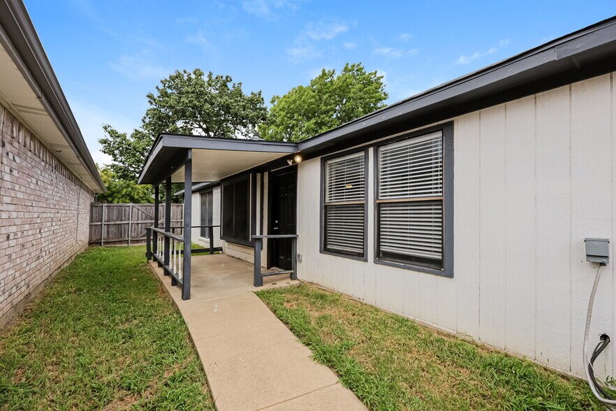 Building Photo - 522 Chancellorsville Dr