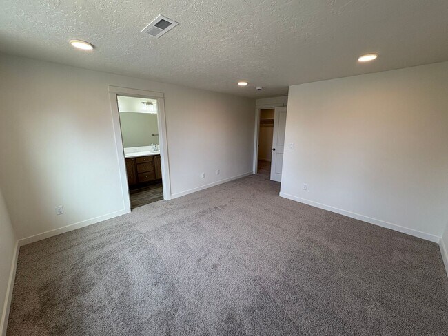 Building Photo - Brand New Stunning 3 Bed/2.5 Bath Townhouse-Old Farm District