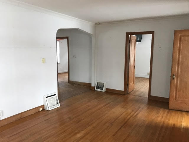 Building Photo - 1122 House