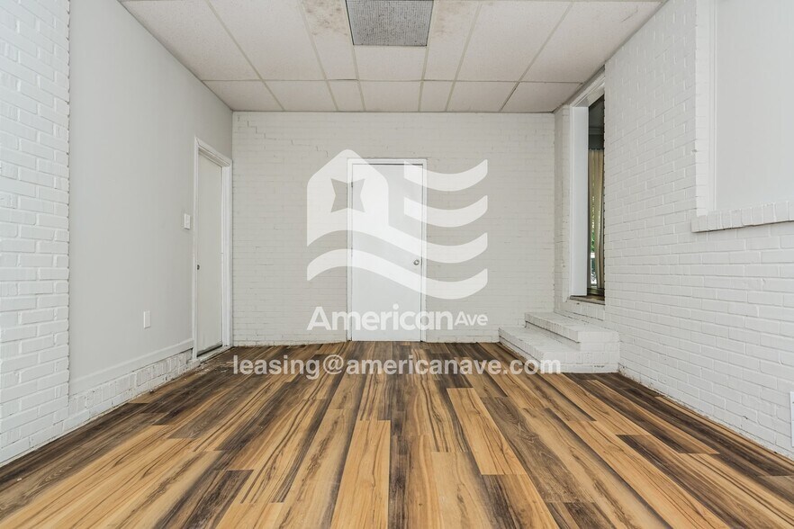 Building Photo - 2315 Japonica Dr