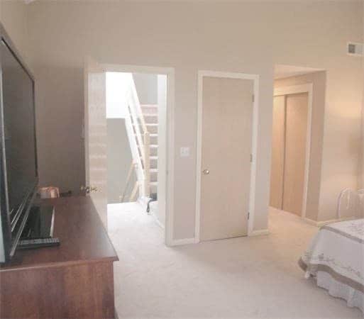Building Photo - 421 Captain Eames Cir