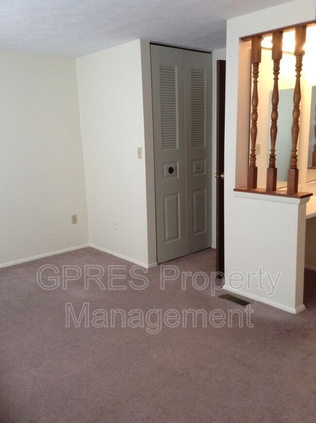 Building Photo - 317 Garden Hill Dr